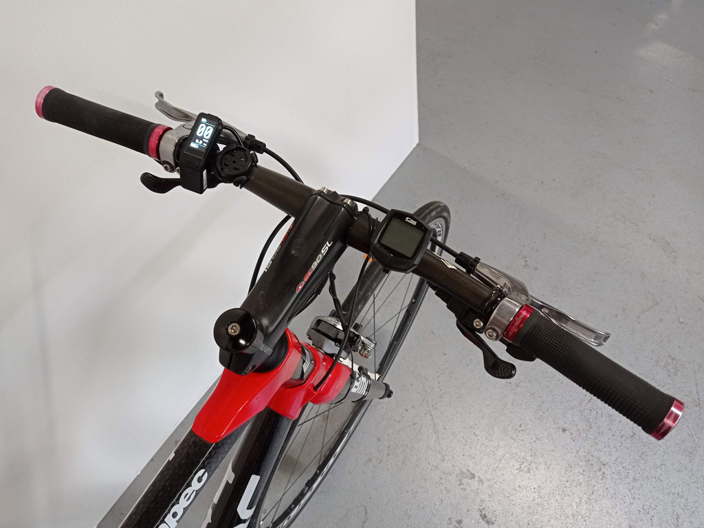 guidon droit original sur un vélo de route