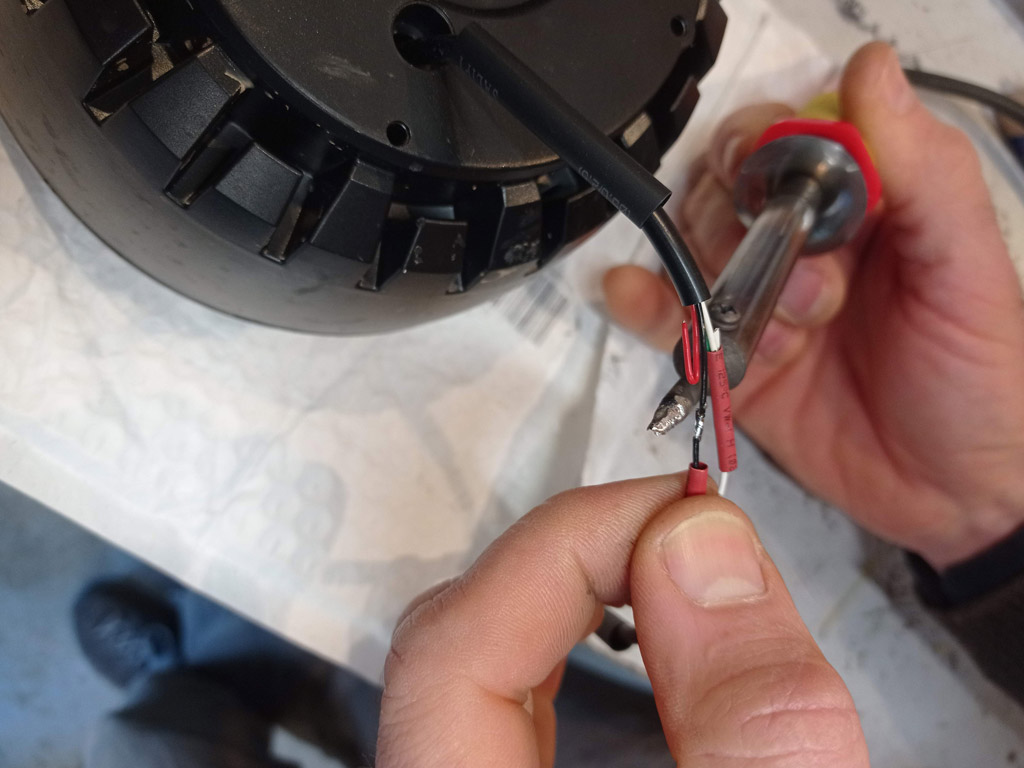 Soudure de la connectique de phare du fatbike EKXBike