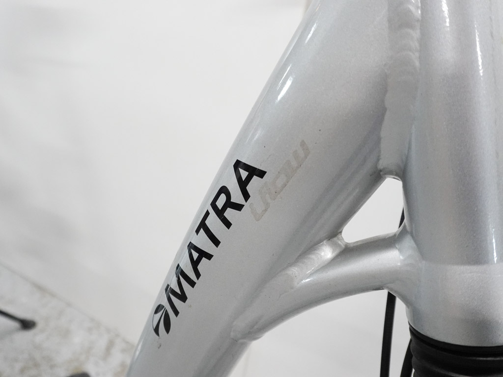 Vélo électrique Matra i-Flow, zoom sur le logo.