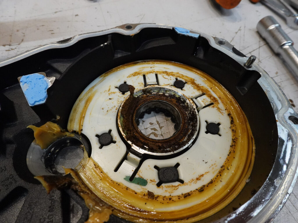 moteur Bosch performance line gen3 ouvert : roulement détruit