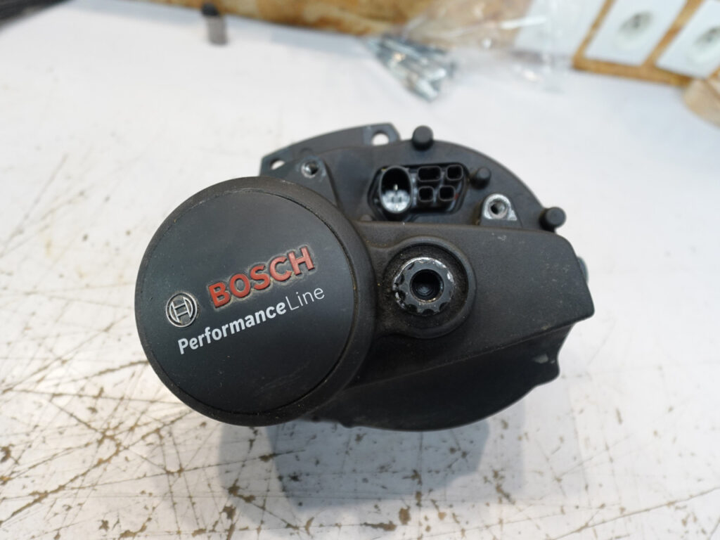 moteur Bosch performance line gen3 sur etabli