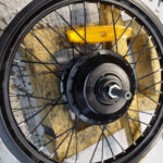 Le moteur dans la roue de ce velo pliant