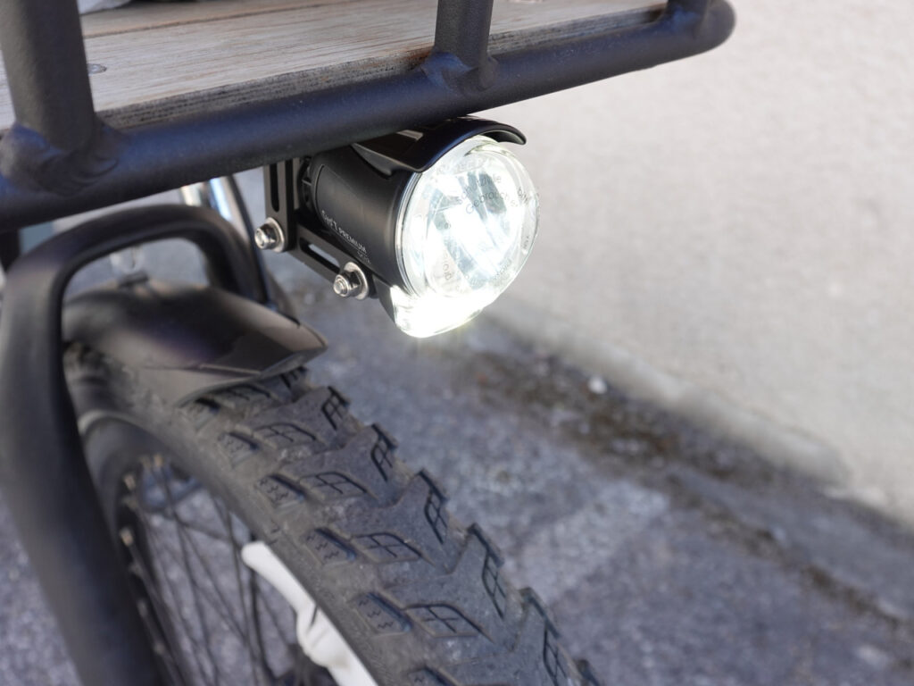 Nouveau phare pour ce vélo cargo longtail Décathlon R500e