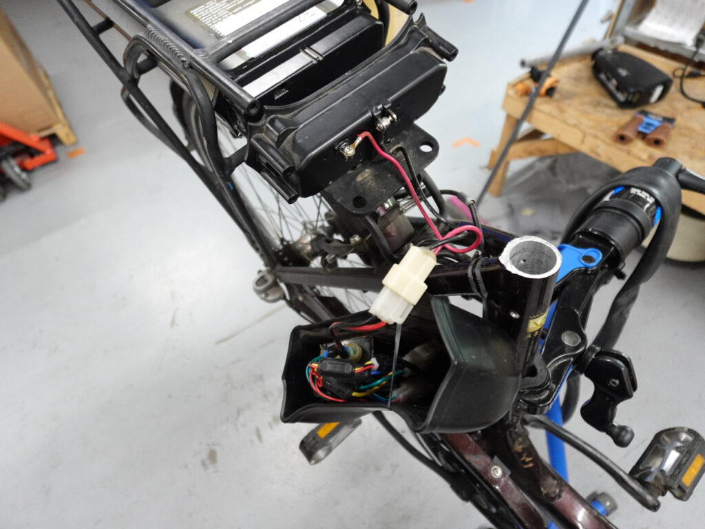 Panne sur vélo électrique Wayscral : un problème de connexion des fils de la batterie