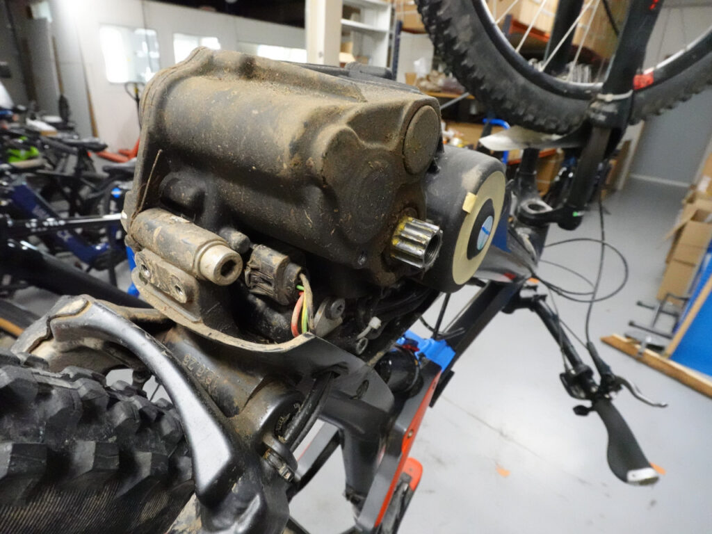 travail en cours pour dépose moteur Bosch Cube Stereo