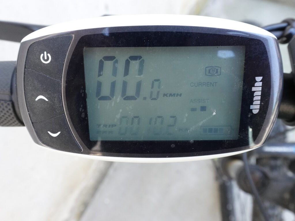 Voyant moteur sur l'écran du VTT Surpass avant réparation
